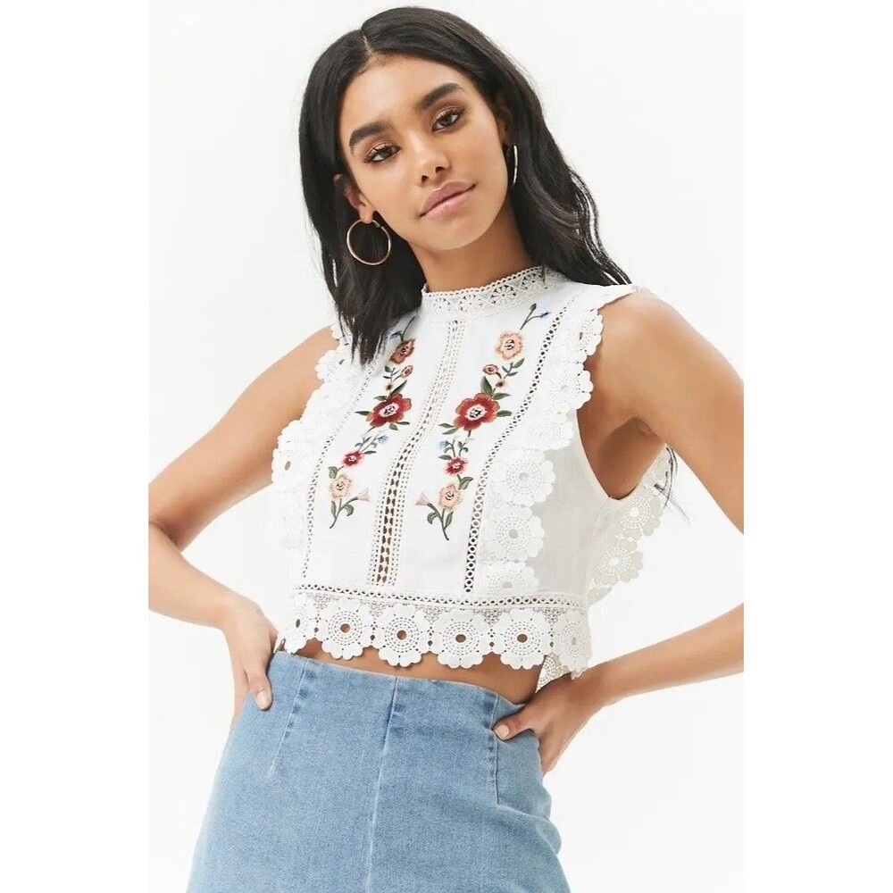 Forever 21 White Cream Embroidered Floral Eyelet Lace Crop Top Boho Cottagecore - Picture 2 of 6